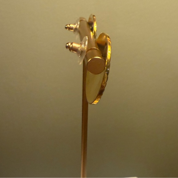 Vintage Gold Textured Circle Disc Pierced Earrings - Picture 3 of 7